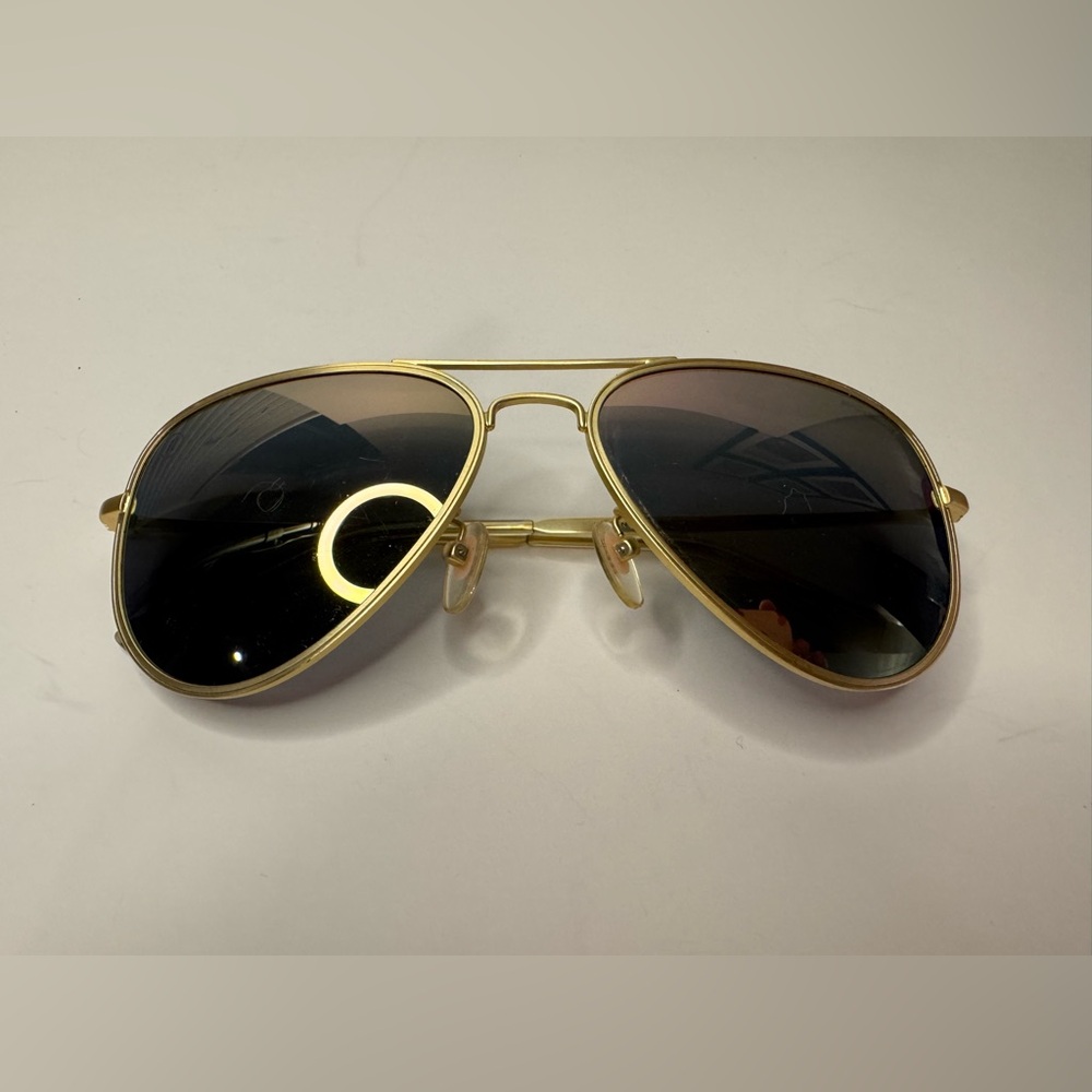 Chic Gold Aviator Sunglasses